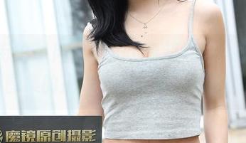 魔镜街拍 – 肉丝款艾小青超短裙，面对高清图集的挑战，连我都不敢正视！