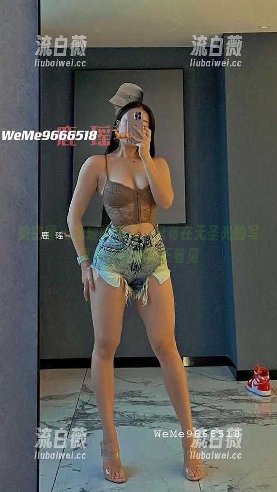 微密圈 - 鹿瑶的美足，只有在无圣光的写真中才能被真正看见